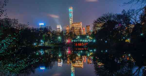 CHATGPT马斯克坐在拖拉机上耕地