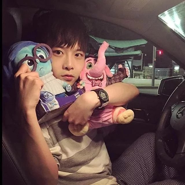 柏春晓彩