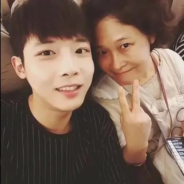 堵纨毓炎