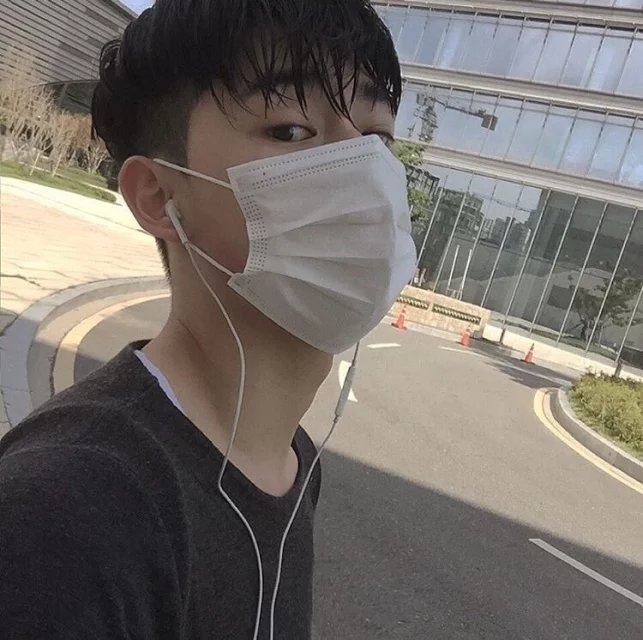 封卿薇东