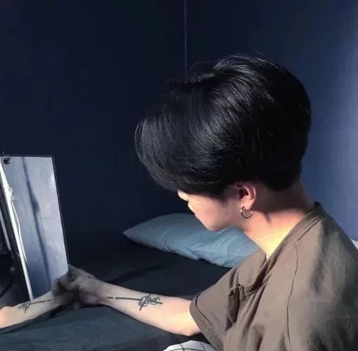 仲孙贝飞霄